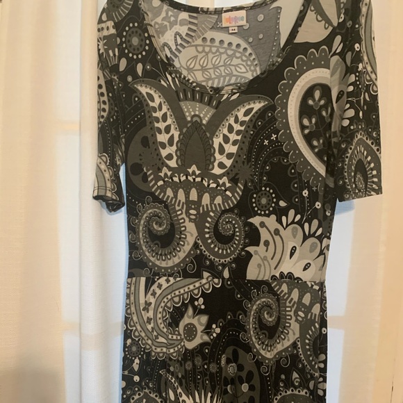 LuLaRoe Medium Black, white, & grey paisley Ana - Picture 1 of 2